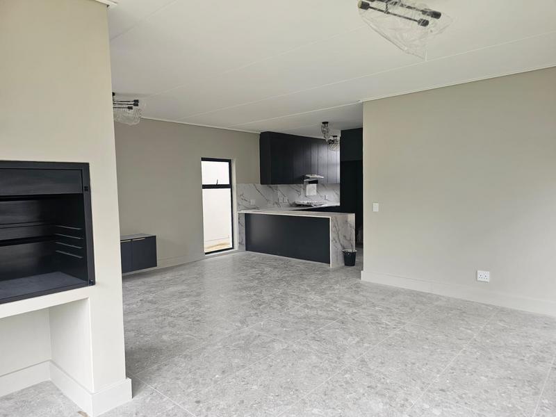 To Let 3 Bedroom Property for Rent in Uitzicht Western Cape